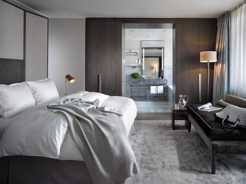 Suite Terrace | Hypo-allergenic bedding, down comforters, minibar, in-room safe