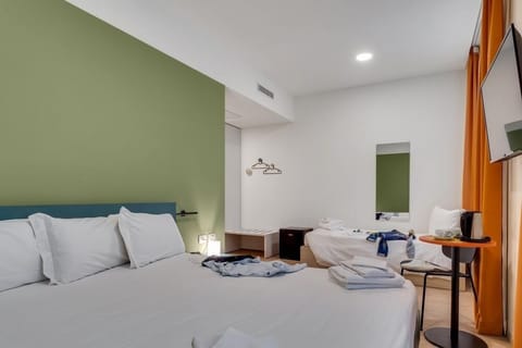 Triple Room | Free WiFi, bed sheets