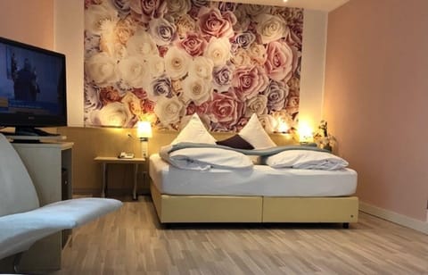 Comfort Double Room | Hypo-allergenic bedding, desk, laptop workspace, blackout drapes