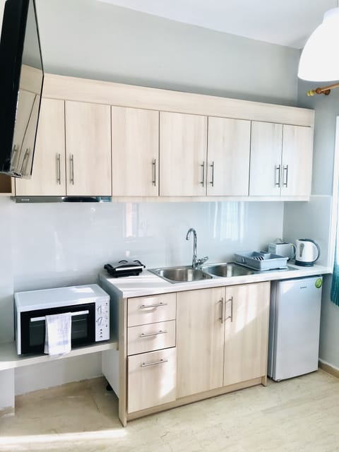 Room, 2 Bedrooms, Terrace, Garden View | Dining