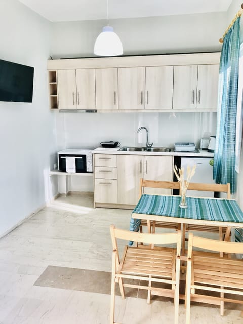 Room, 2 Bedrooms, Terrace, Garden View | Dining