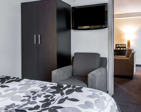 1 bedroom, premium bedding, desk, blackout drapes