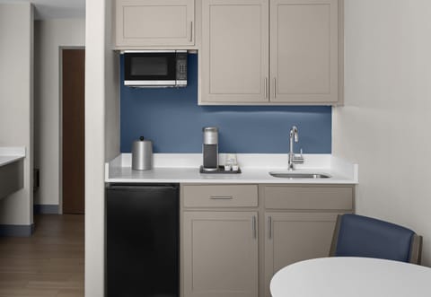 Suite, 1 King Bed | Minibar, in-room safe, laptop workspace, blackout drapes