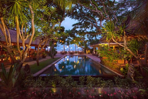 Outdoor pool, sun loungers
