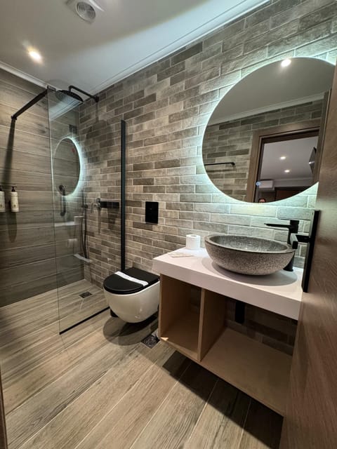 Single Room, Patio | Bathroom | Shower, free toiletries, hair dryer, slippers