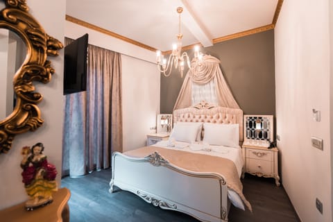 Junior Suite | In-room safe, soundproofing, iron/ironing board, free WiFi