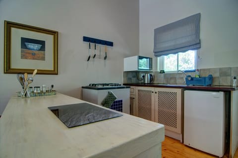 Mountain View Cottage  | Private kitchen | Fridge, coffee/tea maker