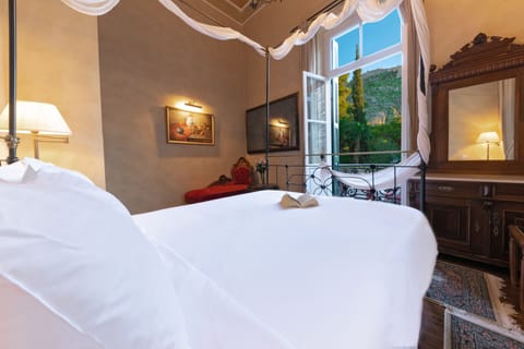 Superior Room | Minibar, in-room safe, free WiFi, bed sheets