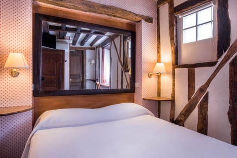 Single Room | In-room safe, soundproofing, free WiFi, bed sheets