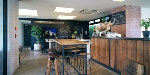 Lobby lounge