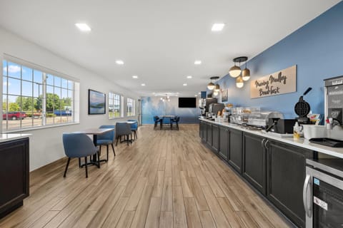 Free daily continental breakfast