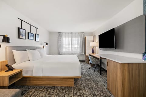 Suite, 1 King Bed with Sofa bed, Non Smoking | Hypo-allergenic bedding, pillowtop beds, individually decorated