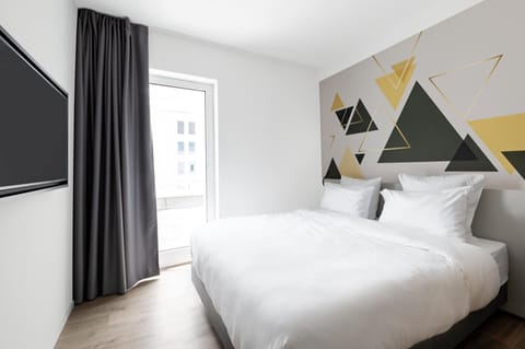 Laptop workspace, soundproofing, free cribs/infant beds, free WiFi