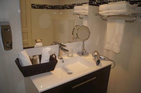 Select Comfort beds, minibar, in-room safe, iron/ironing board