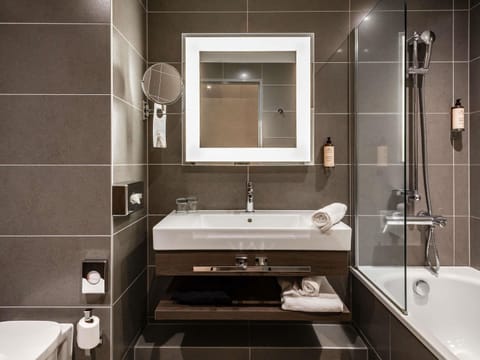 Free minibar, in-room safe, desk, blackout drapes