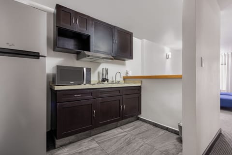 Room, 2 Double Beds, Non Smoking, Kitchenette (Extended Stay) | Private kitchen | Coffee/tea maker