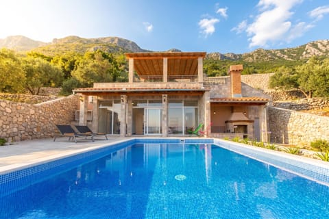Family Villa, 6 Bedrooms, Balcony, Mountainside (Pool Villa Dia /w Sauna & Jacuzzi) | Pool | Seasonal outdoor pool