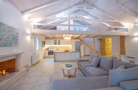 Deluxe Villa | Living area | 42-inch flat-screen TV with digital channels, TV, fireplace