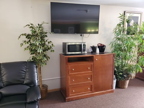 Romantic Room, 1 King Bed, Jetted Tub | Down comforters, desk, iron/ironing board, free rollaway beds