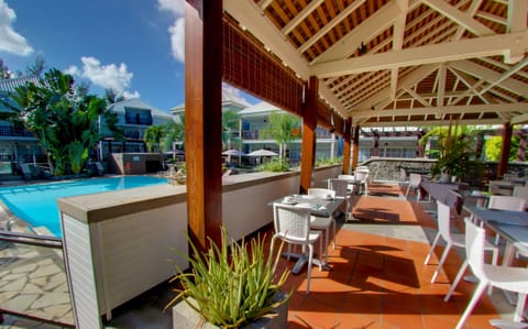 Poolside bar