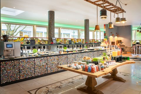 Daily buffet breakfast for a fee