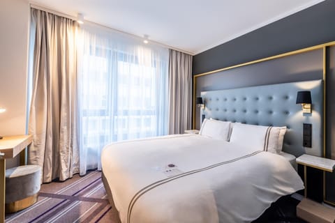 Soundproofing, free WiFi, bed sheets