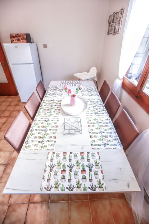 Apartment | Private kitchen | Fridge, oven, stovetop, electric kettle