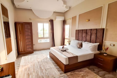 Royal Apartment | Premium bedding, down comforters, minibar, in-room safe
