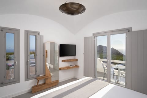 Sunset Junior Suite with Outdoor Jetted | Egyptian cotton sheets, premium bedding, free minibar items