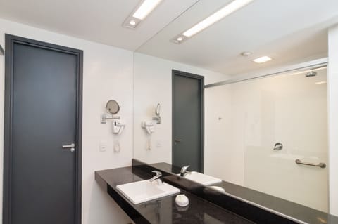 Standard Double Room | Bathroom sink