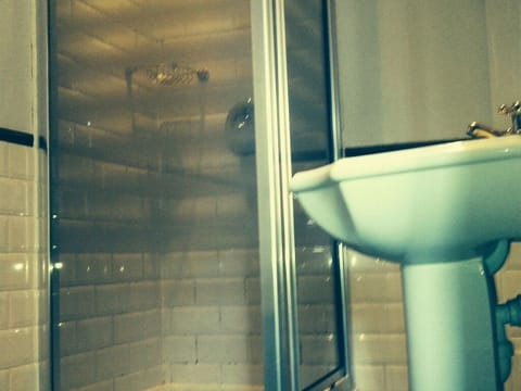 Standard Twin Room, Ensuite | Bathroom