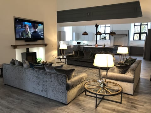 House | Living area | 32-inch LCD TV with digital channels, TV