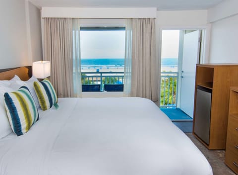 1 King Bed Oceanview  | Down comforters, pillowtop beds, desk, blackout drapes