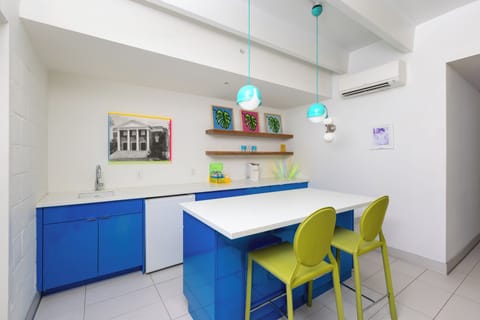 Room 116: Group Suite | Hypo-allergenic bedding, soundproofing, free WiFi, bed sheets