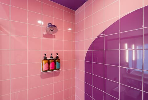 Room 313: Cozy Full | Bathroom | Hair dryer, towels, soap, shampoo