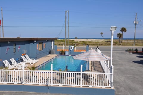 Outdoor pool, pool umbrellas, sun loungers
