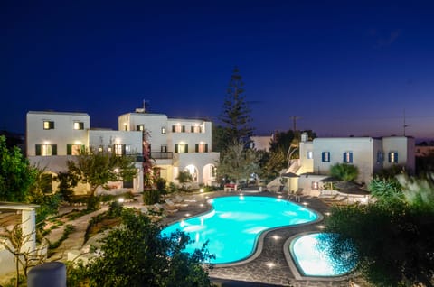 2 outdoor pools, sun loungers
