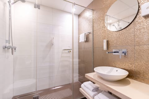 Shower, eco-friendly toiletries, hair dryer, towels