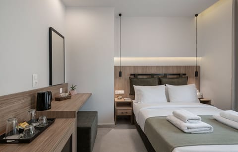 Comfort Single Room | Minibar, in-room safe, desk, blackout drapes