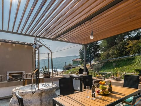 Villa | Dining