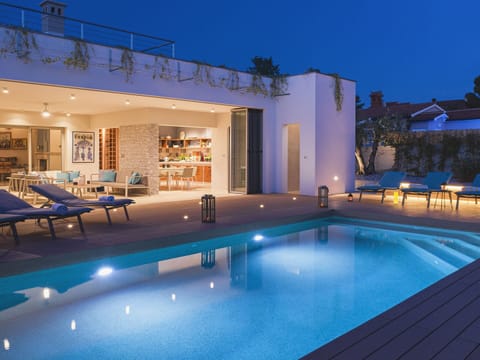 Villa | Pool | Indoor pool, outdoor pool