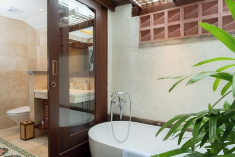 Saraswati Family | Bathroom | Rainfall showerhead, free toiletries, hair dryer, slippers