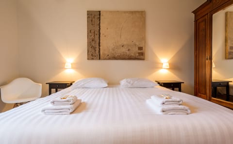 Cribs/infant beds, free WiFi