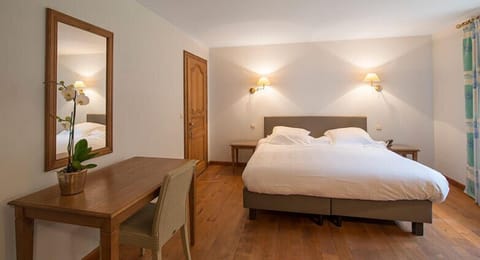 Desk, free cribs/infant beds, free WiFi, bed sheets