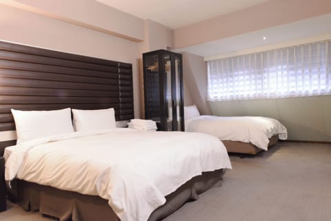 Premium Quadruple Room | Premium bedding, in-room safe, desk, laptop workspace