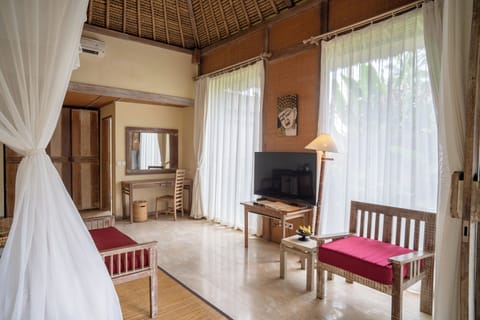 Minibar, in-room safe, individually decorated, individually furnished