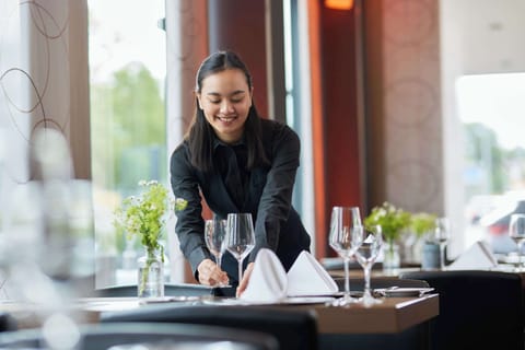 Breakfast, lunch, dinner served; international cuisine 