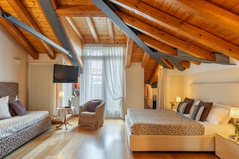 Minibar, in-room safe, individually decorated, individually furnished