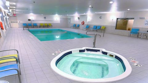 Indoor pool, sun loungers