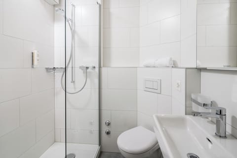 Double or Twin Room | Bathroom | Combined shower/tub, hair dryer, towels